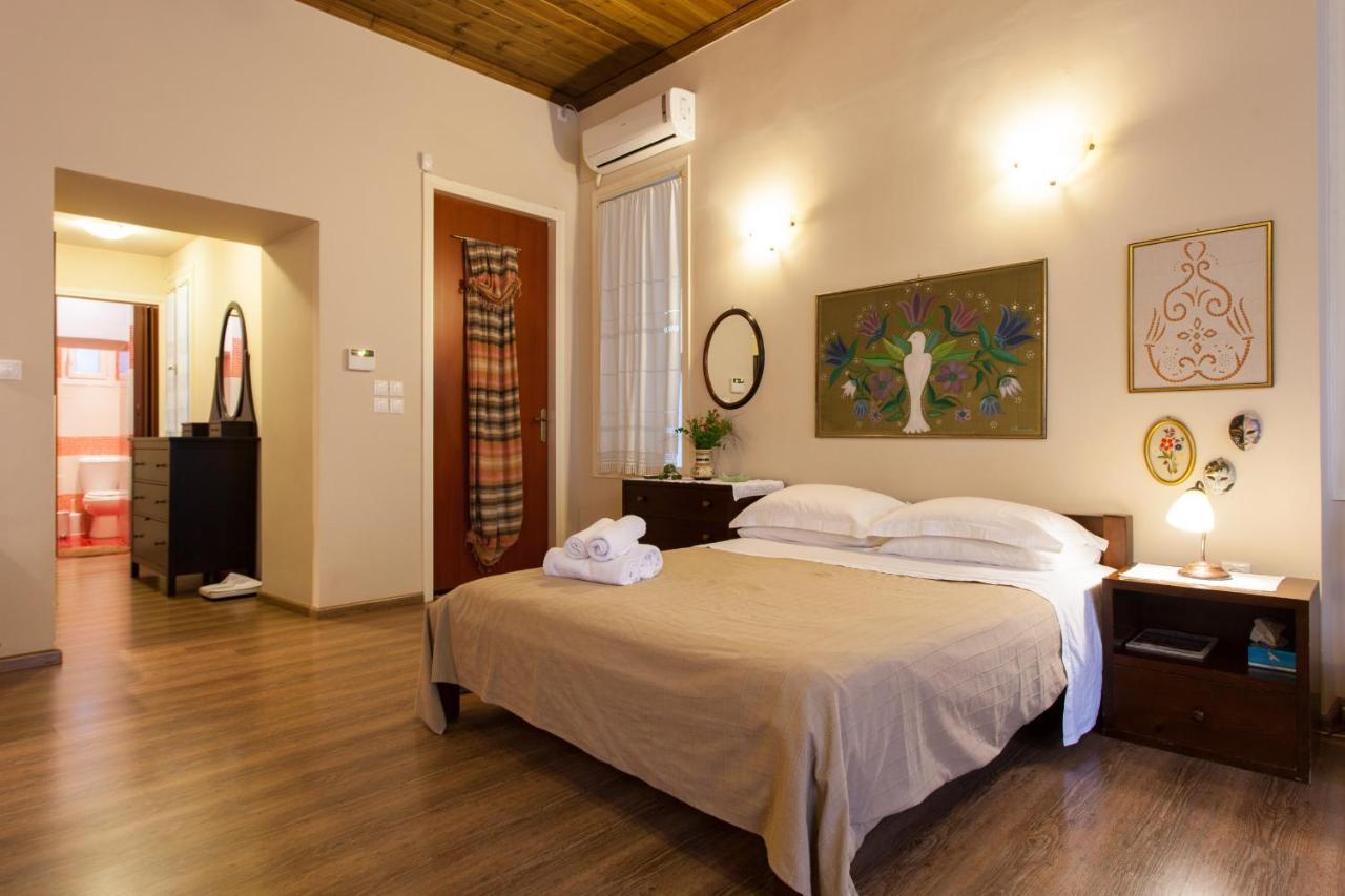 Psyri Neoclassical House With Yard Athen Exterior foto