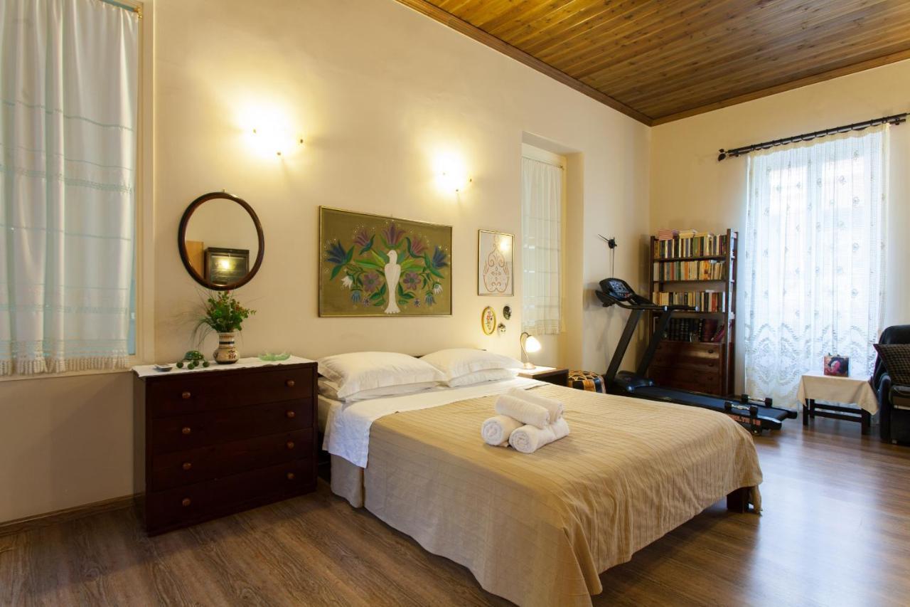 Psyri Neoclassical House With Yard Athen Exterior foto